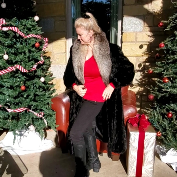 Stunning Black Mink Long Coat with Fox Fur Trim - Picture 10 of 17